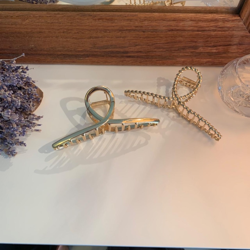 NWOT Bundle! Gold metal large hair clips